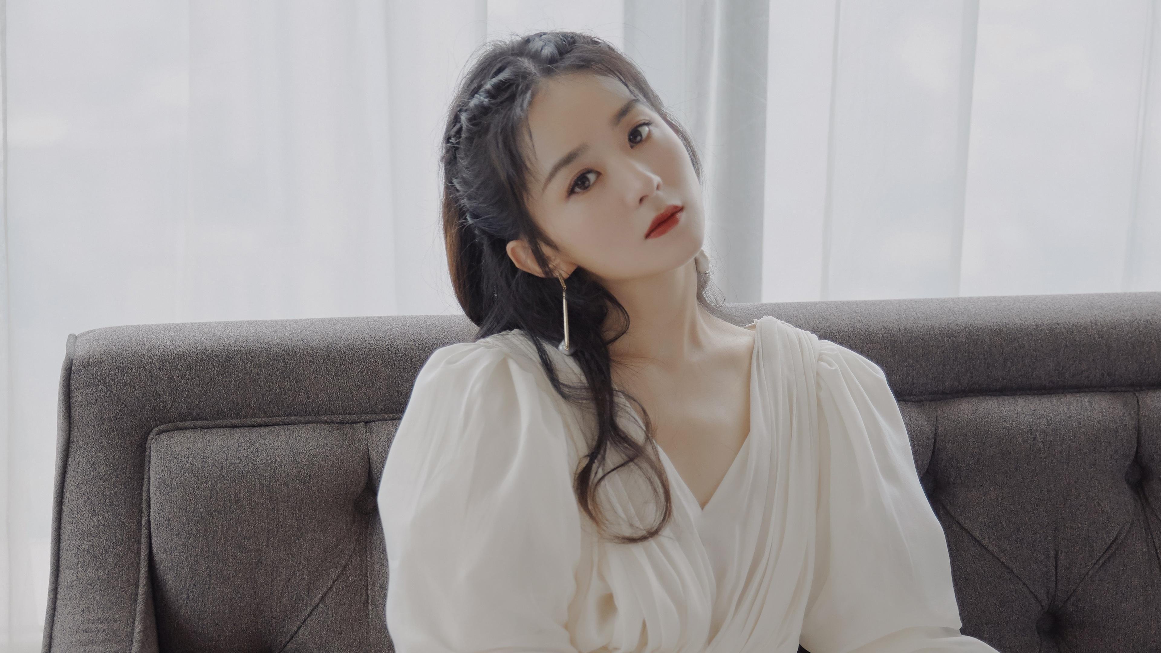 “逆境生存：车手在极端气候下的英雄演绎”