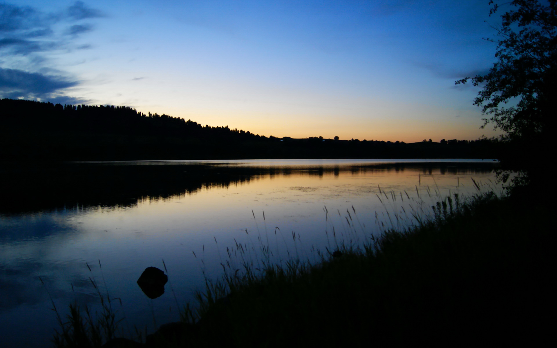 明星专访:球场外的明星生活揭秘,明星踢球