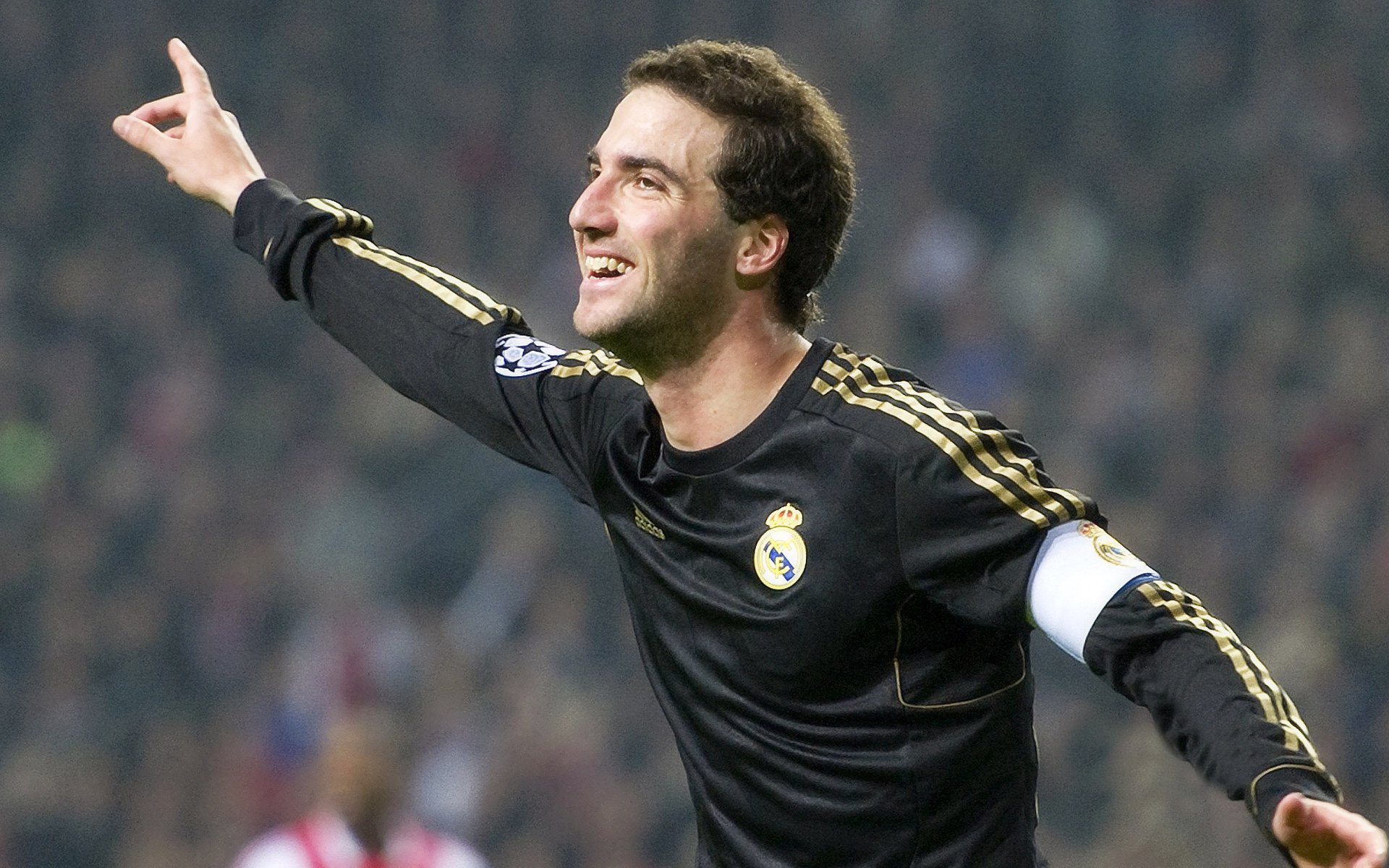 皇马边锋单挑突破成为得分关键,皇马套右边锋