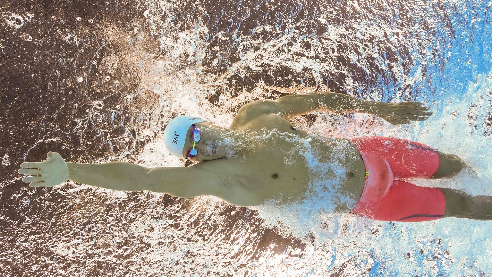 普劳德再次跻身世界蝶泳前列,普劳德游泳